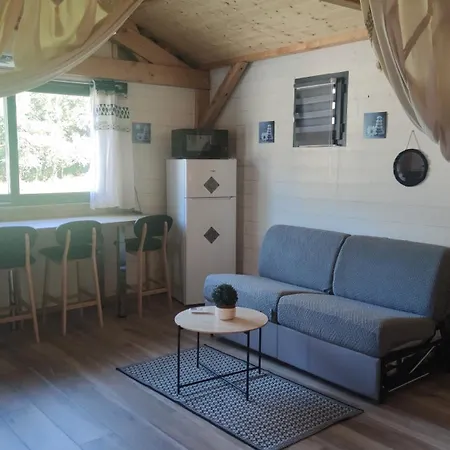 Πανσιόν La Vallee Des Noyers 3*