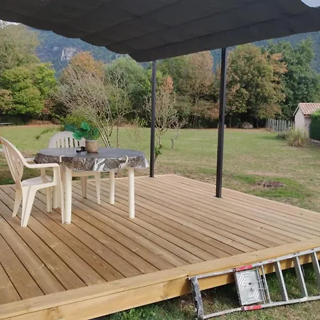 Πανσιόν La Vallee Des Noyers 3*