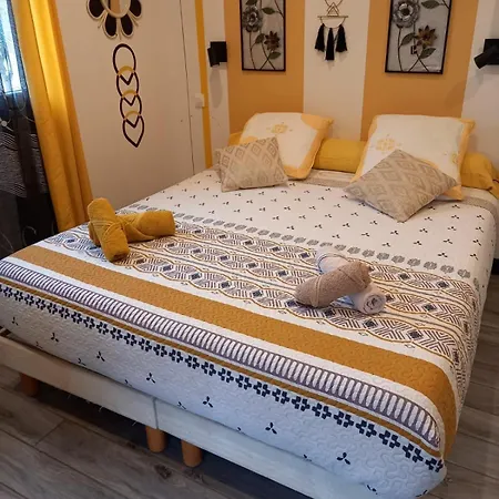 La Vallee Des Noyers Penzion 3*